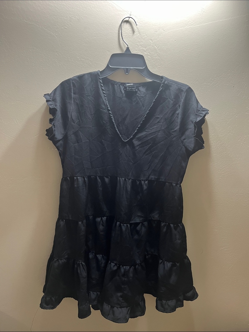 Women's Black Tiered V-Neck Midi Dress
